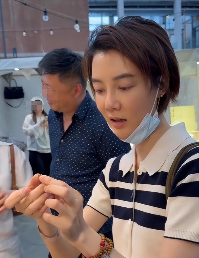 太大了难怪不拍戏了都快认不出来了不朽情缘去集市偶遇车晓她脸变化(图15)
